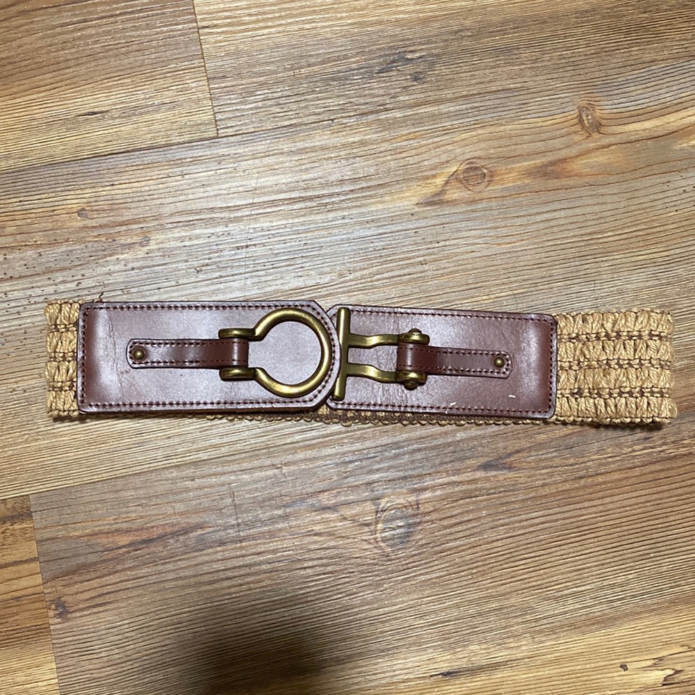 Fossil stretch belt